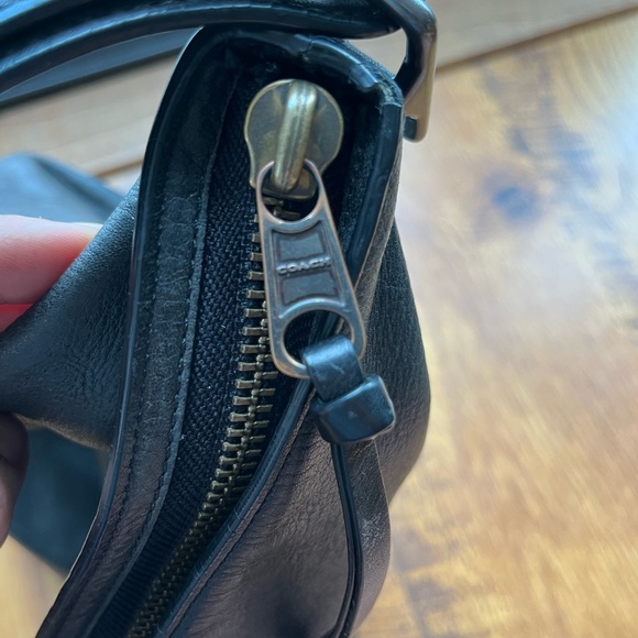 Pre loved Coach Bleaker Bucket Bag 🖤 - Picture 9 of 10